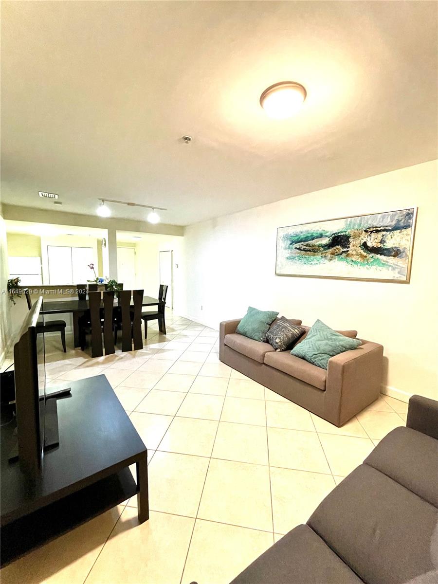 SHAMROCK BY THE GABLES CO - Residential Lease