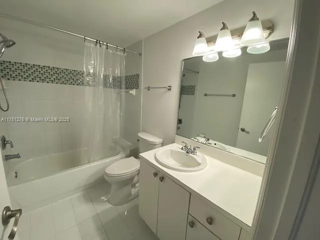 Miami, Florida 33156, United States, 2 Bedrooms Bedrooms, ,3 BathroomsBathrooms,Residential,Active,77100