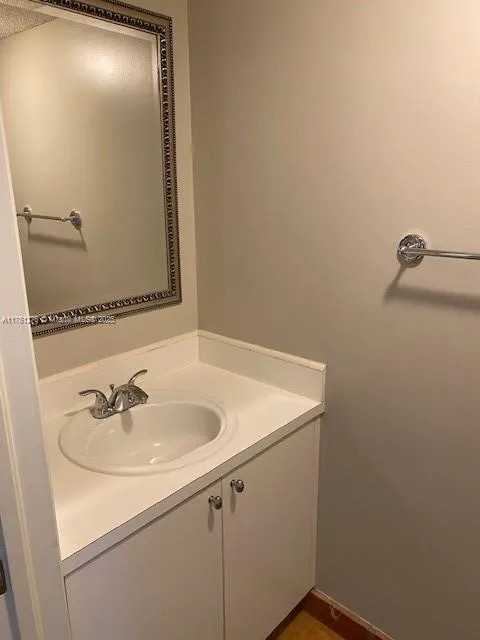 Miami, Florida 33156, United States, 2 Bedrooms Bedrooms, ,3 BathroomsBathrooms,Residential,Active,77100