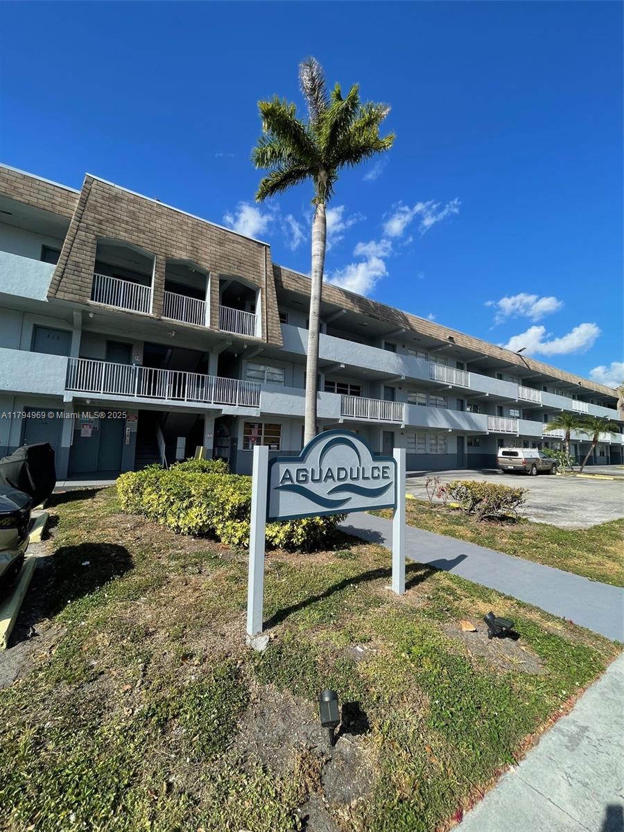 Rental Property at 11195 Sw 1st St 314, Sweetwater, Miami-Dade County, Florida - Bedrooms: 2 
Bathrooms: 1  - $2,300 MO.