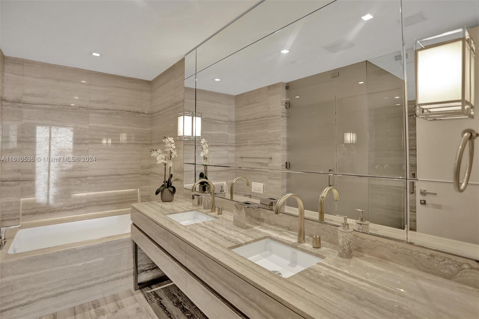 Sunny Isles Beach, Florida 33160, United States, 4 Bedrooms Bedrooms, ,6 BathroomsBathrooms,Residential,Active,54514