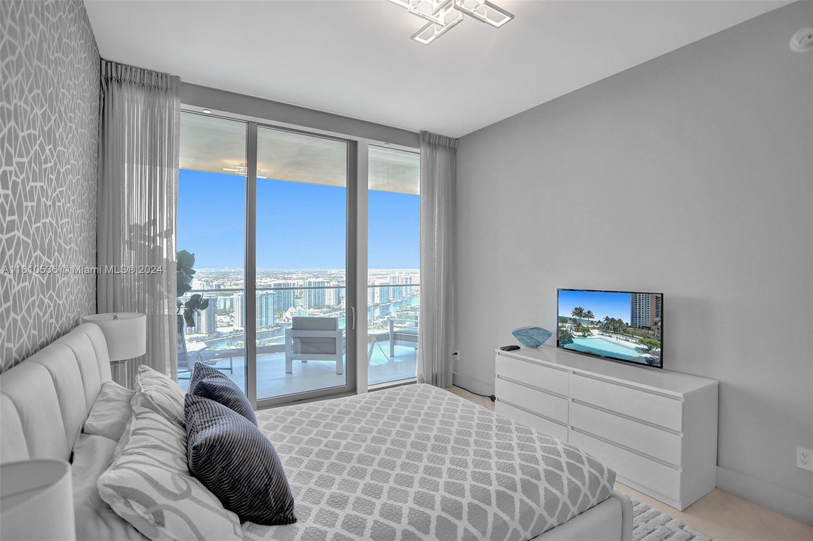 Sunny Isles Beach, Florida 33160, United States, 4 Bedrooms Bedrooms, ,6 BathroomsBathrooms,Residential,Active,54514