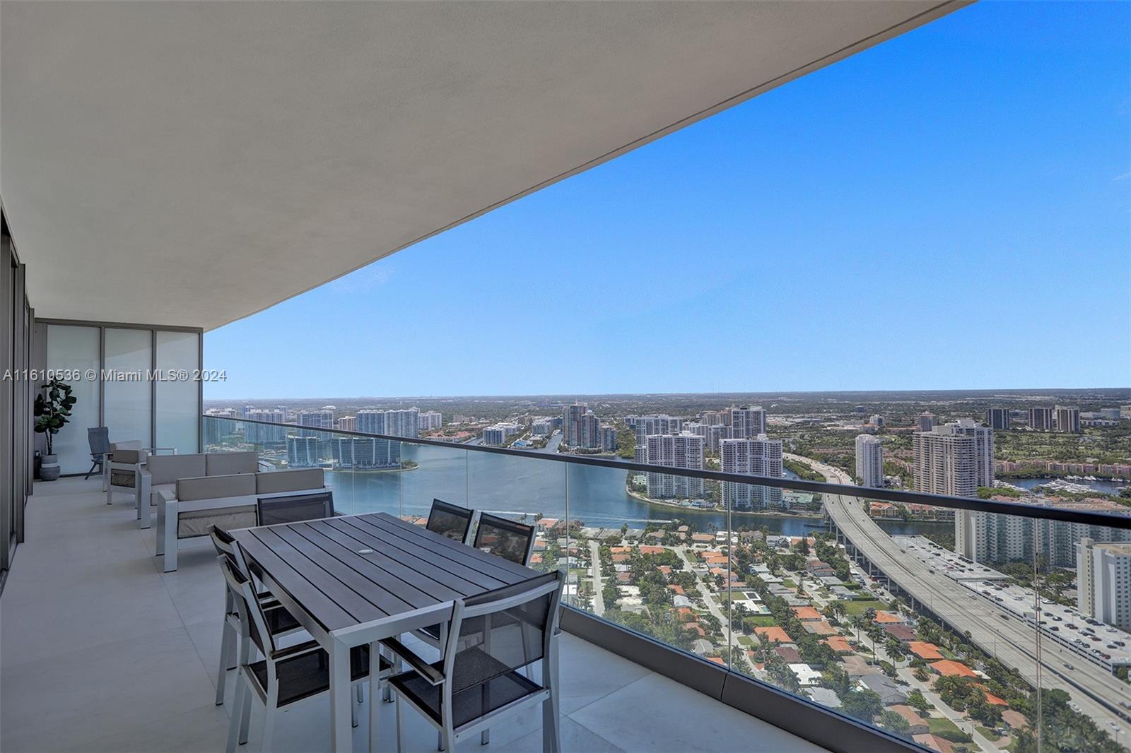 Sunny Isles Beach, Florida 33160, United States, 4 Bedrooms Bedrooms, ,6 BathroomsBathrooms,Residential,Active,54514