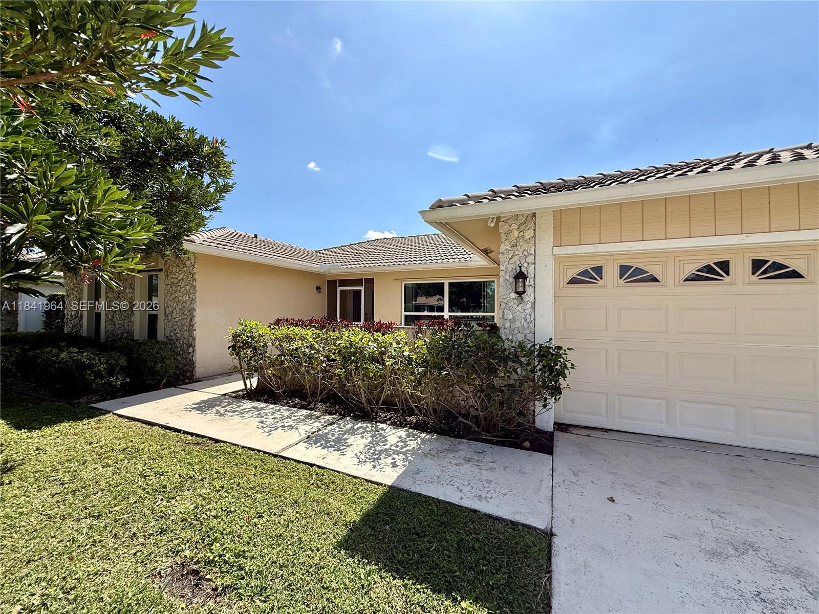 BOCA GREENS 1 - Residential