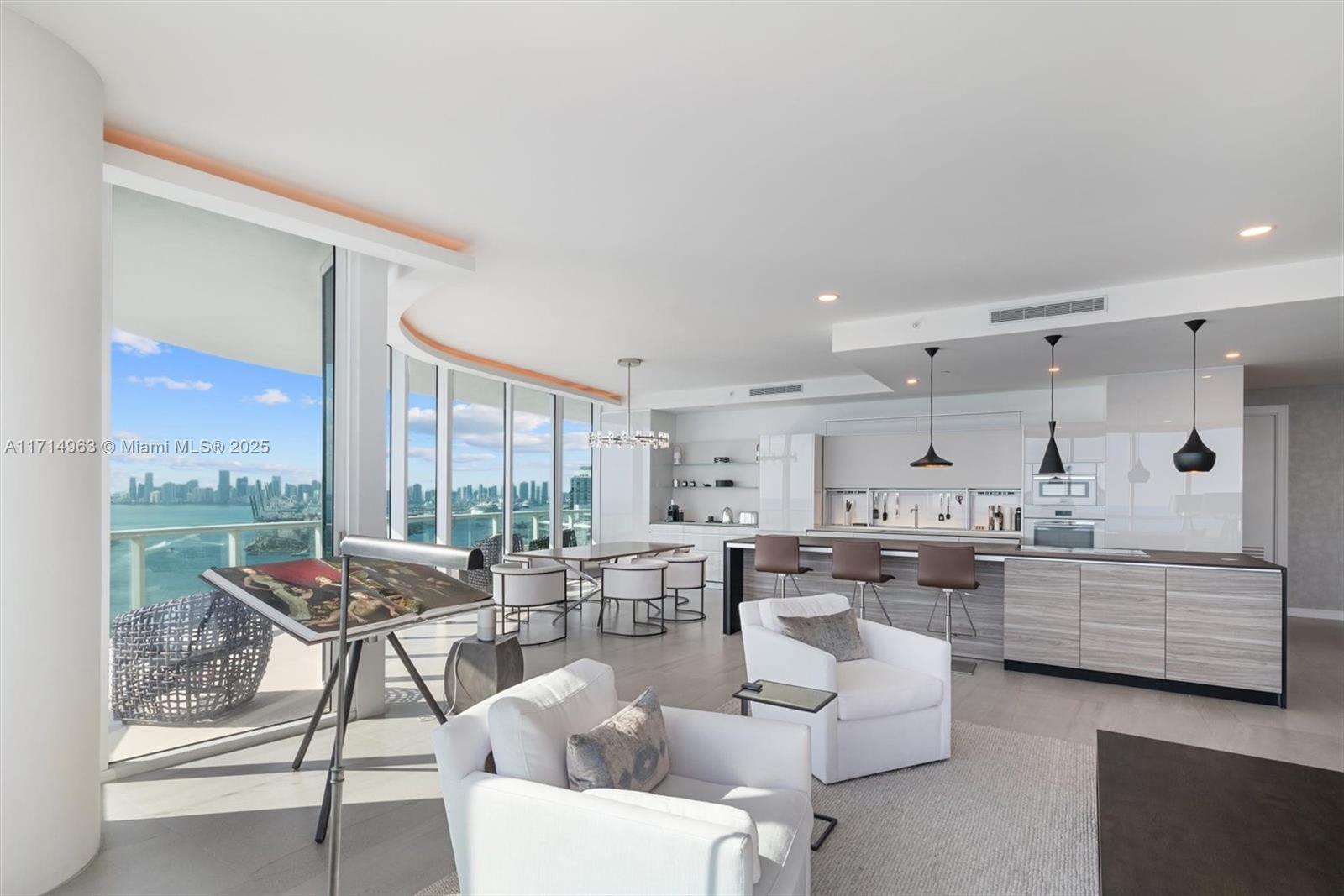 CONTINUUM ON SOUTH BEACH - Residential