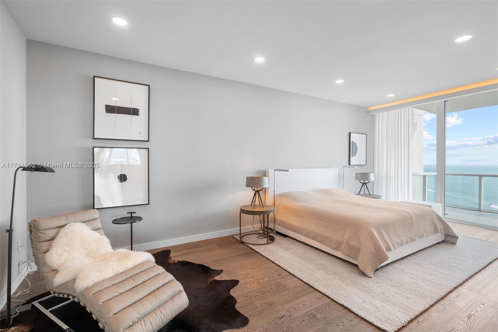 CONTINUUM ON SOUTH BEACH - Residential