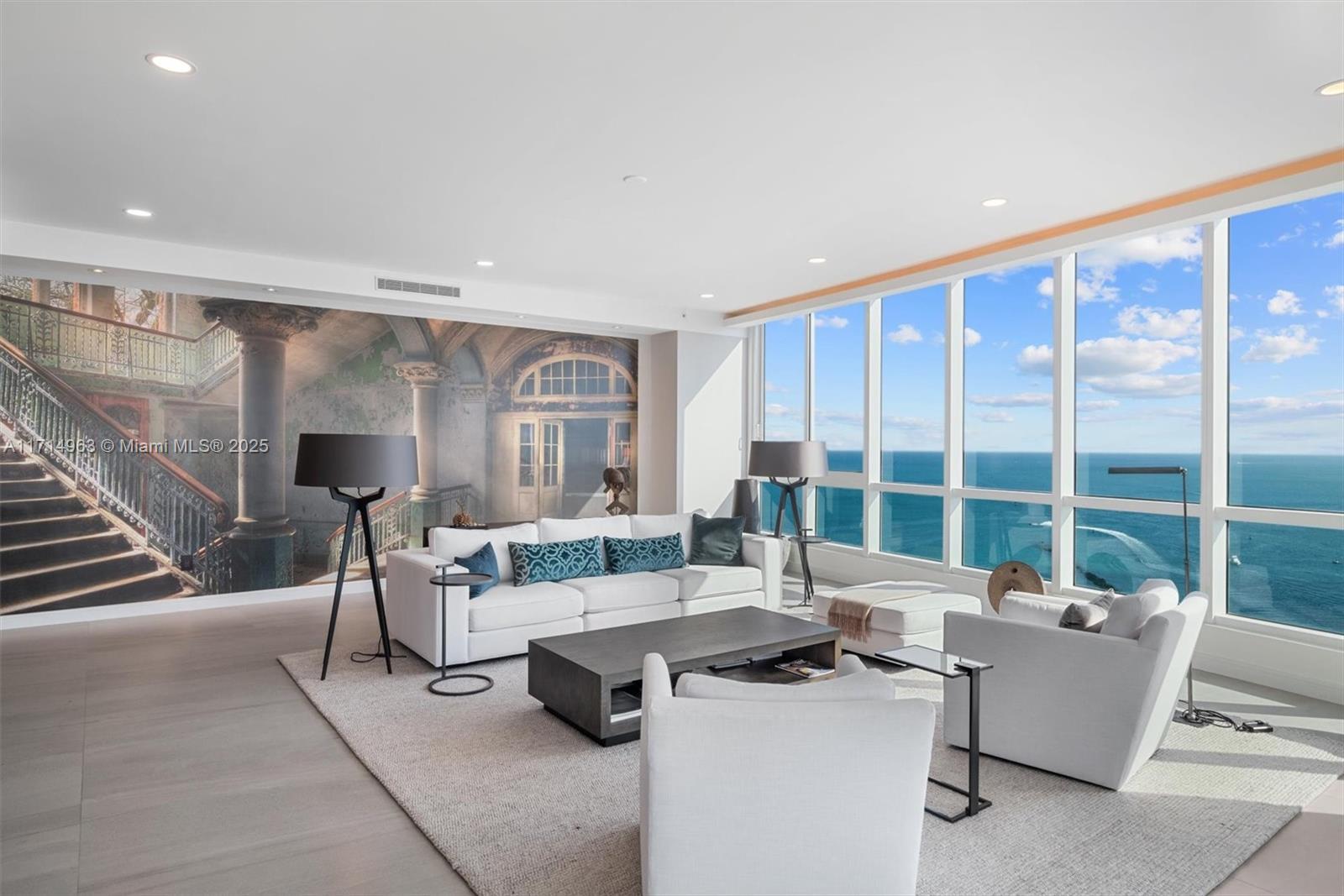 CONTINUUM ON SOUTH BEACH - Residential