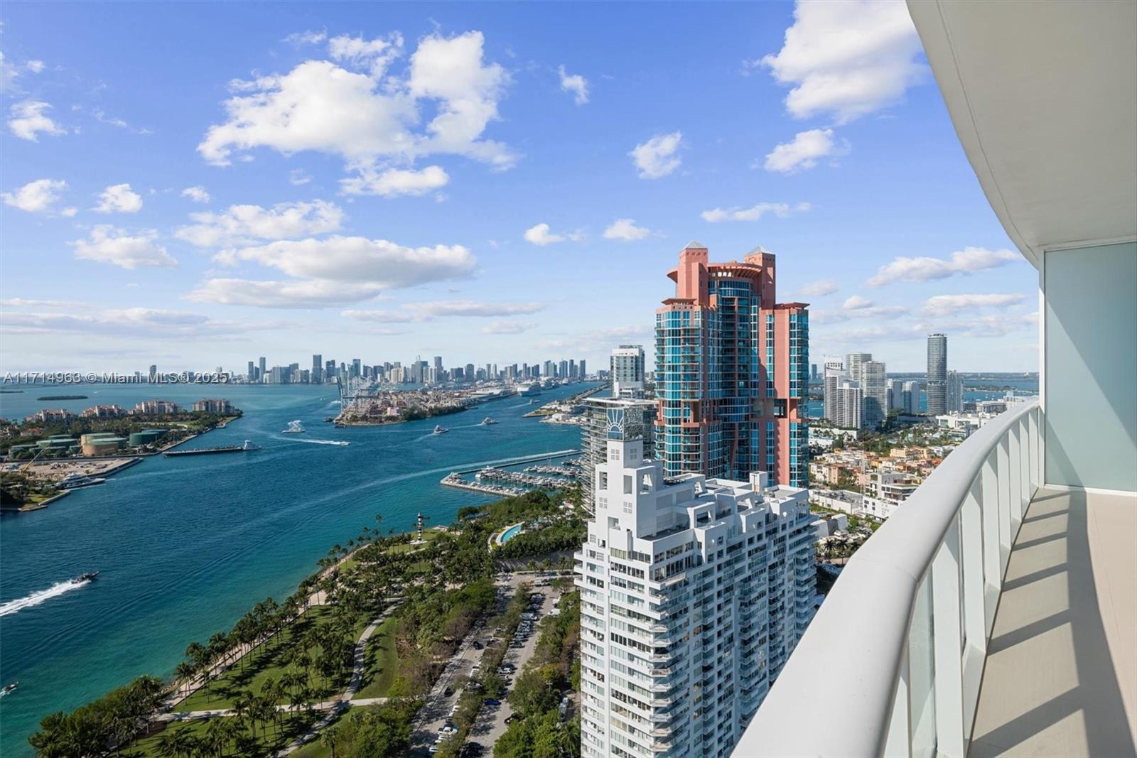 CONTINUUM ON SOUTH BEACH - Residential