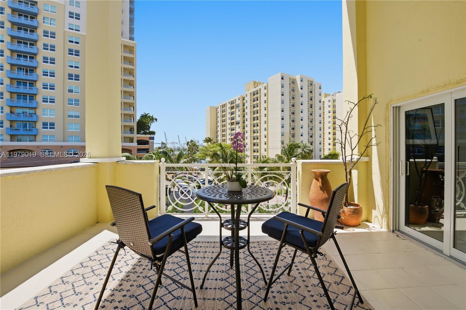 THE COURTS AT SOUTH BEACH - Residential