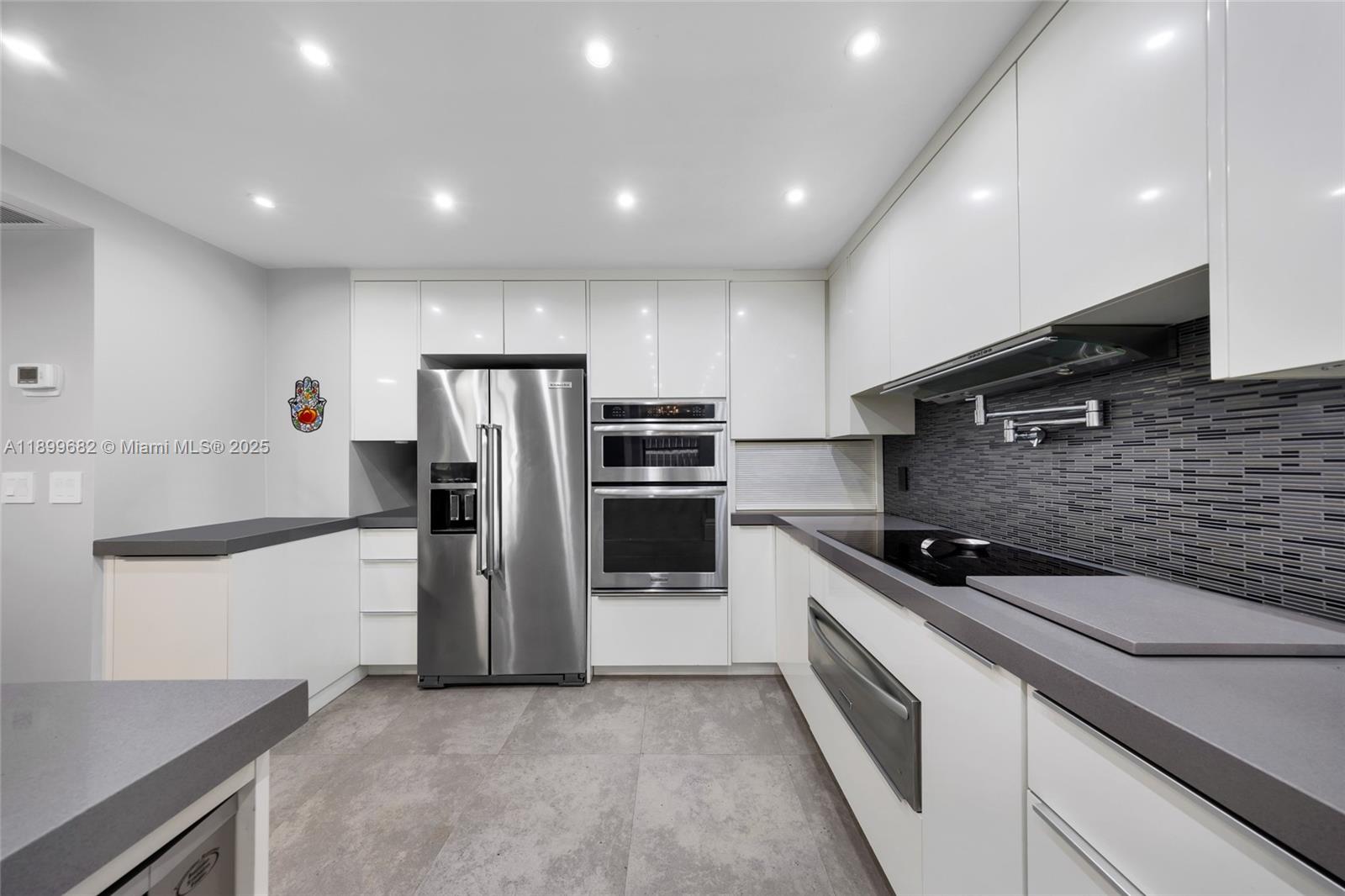 BALMORAL CONDO - Residential Lease