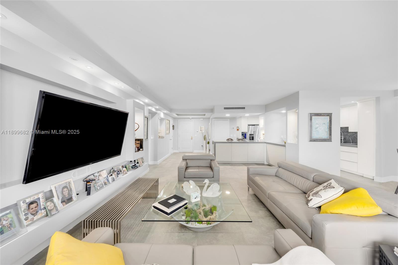 BALMORAL CONDO - Residential Lease