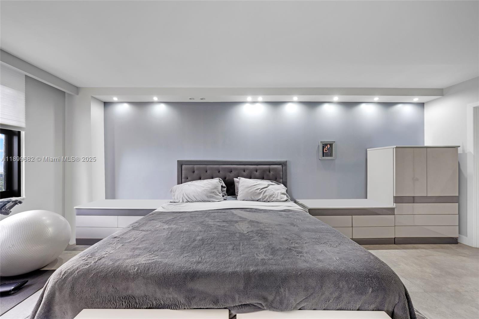 BALMORAL CONDO - Residential Lease