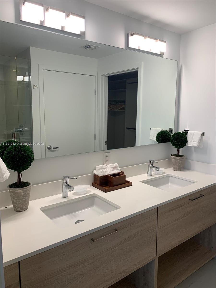 THE HARBOUR SOUTH CONDO - Residential Lease