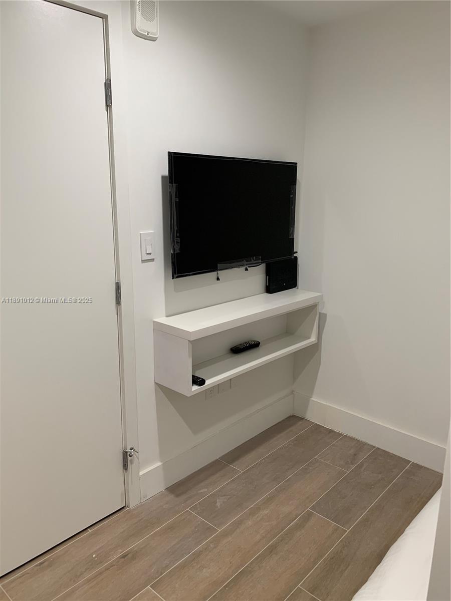 THE HARBOUR SOUTH CONDO - Residential Lease