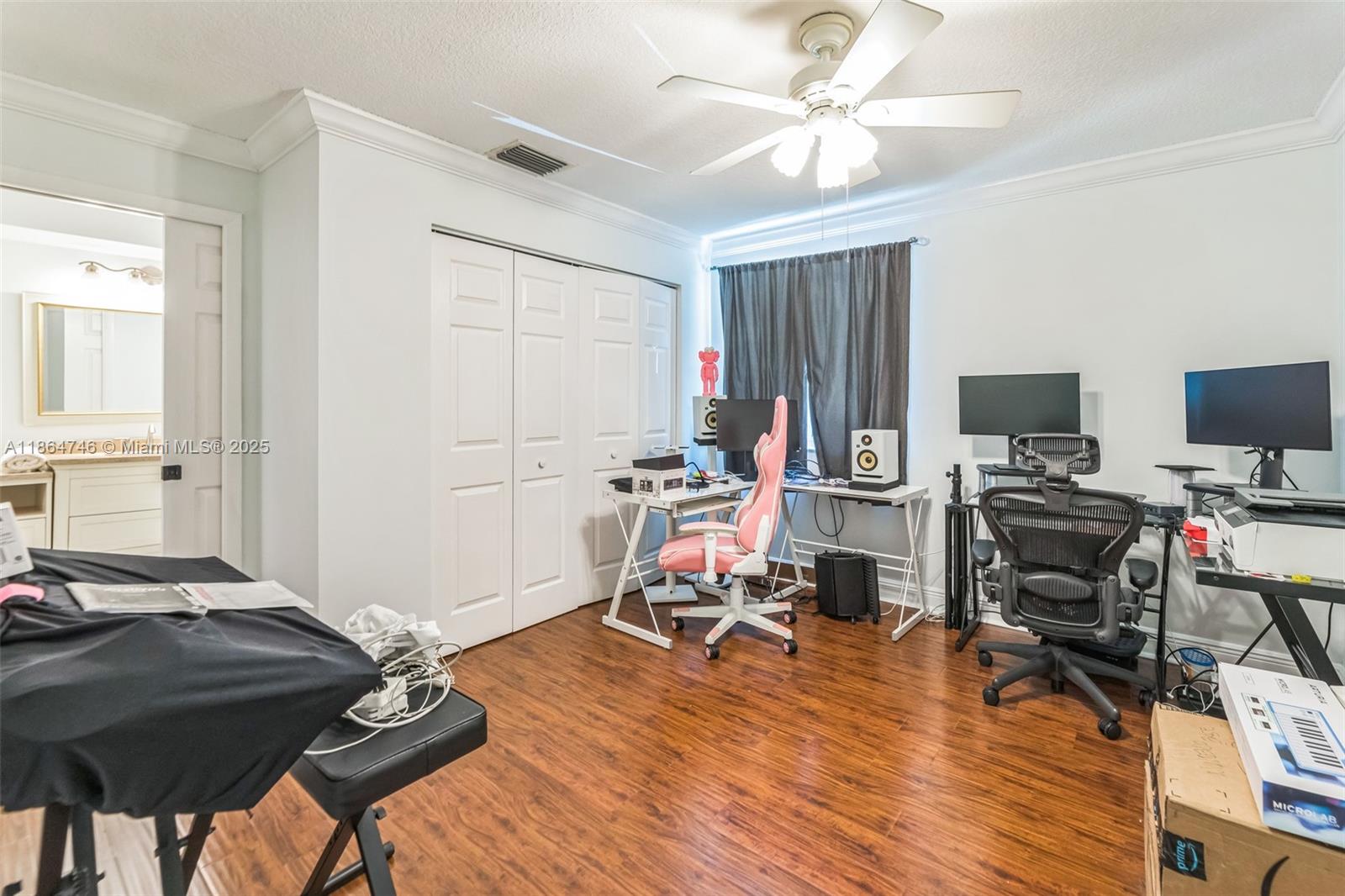 EMBASSY LAKES - Residential