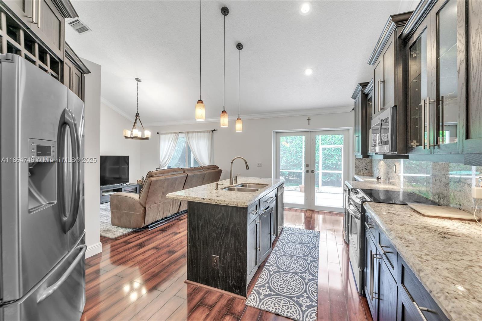 EMBASSY LAKES - Residential