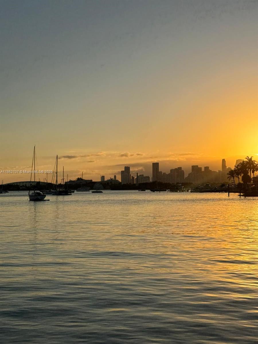 GOLDEN HOUSE CONDO - Residential