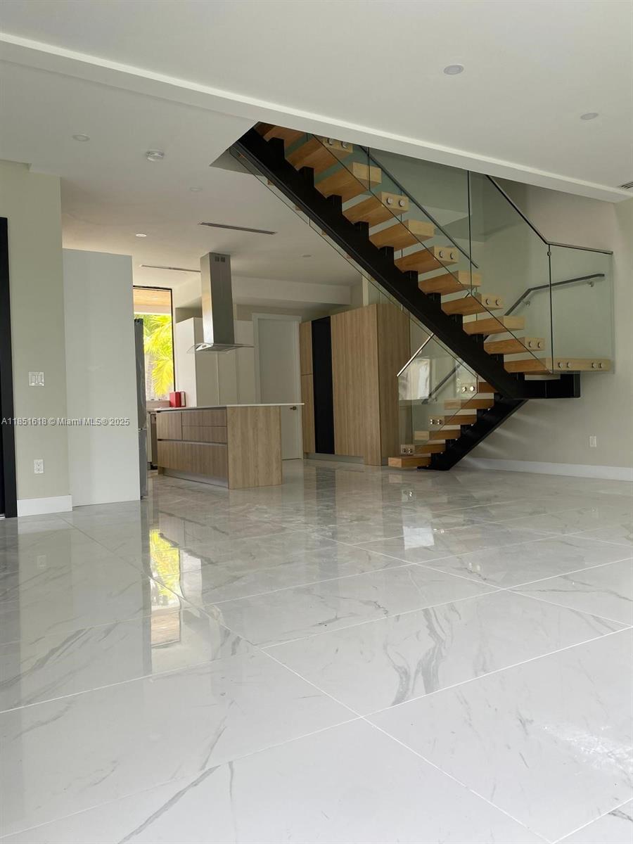 TROPICAL ISLE HOMES SUB - Residential Lease