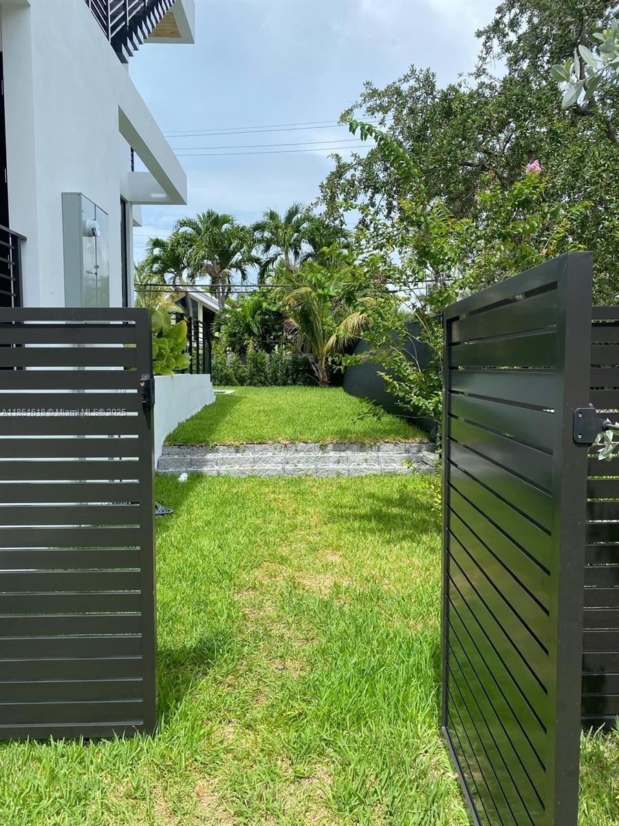TROPICAL ISLE HOMES SUB - Residential Lease