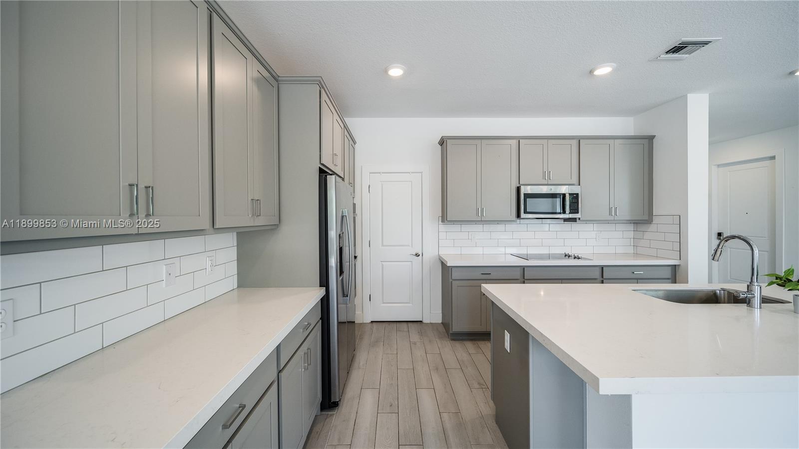 NEW AVONLEA 1ST - Residential Lease