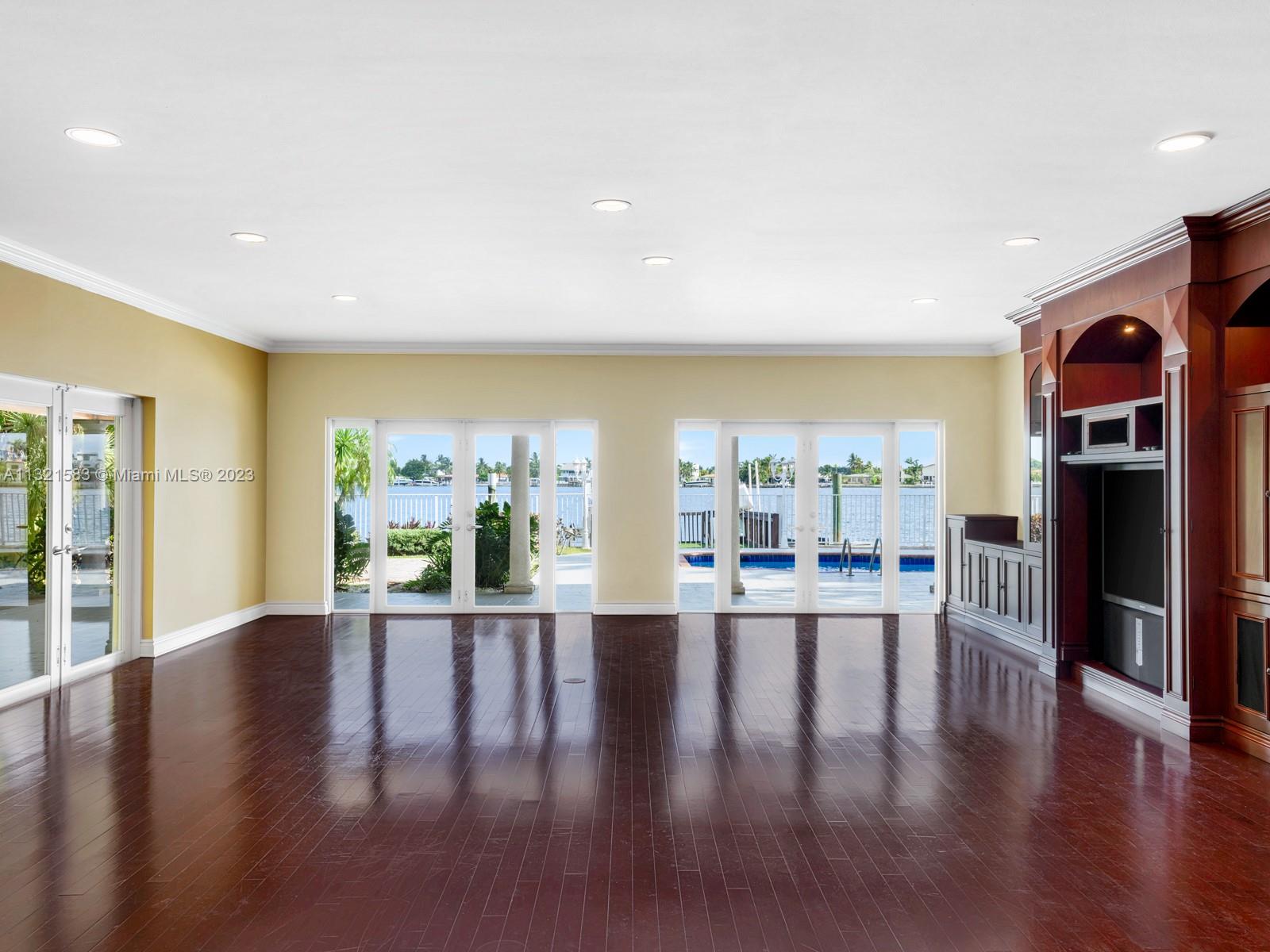 BISCAYNE POINT - Residential