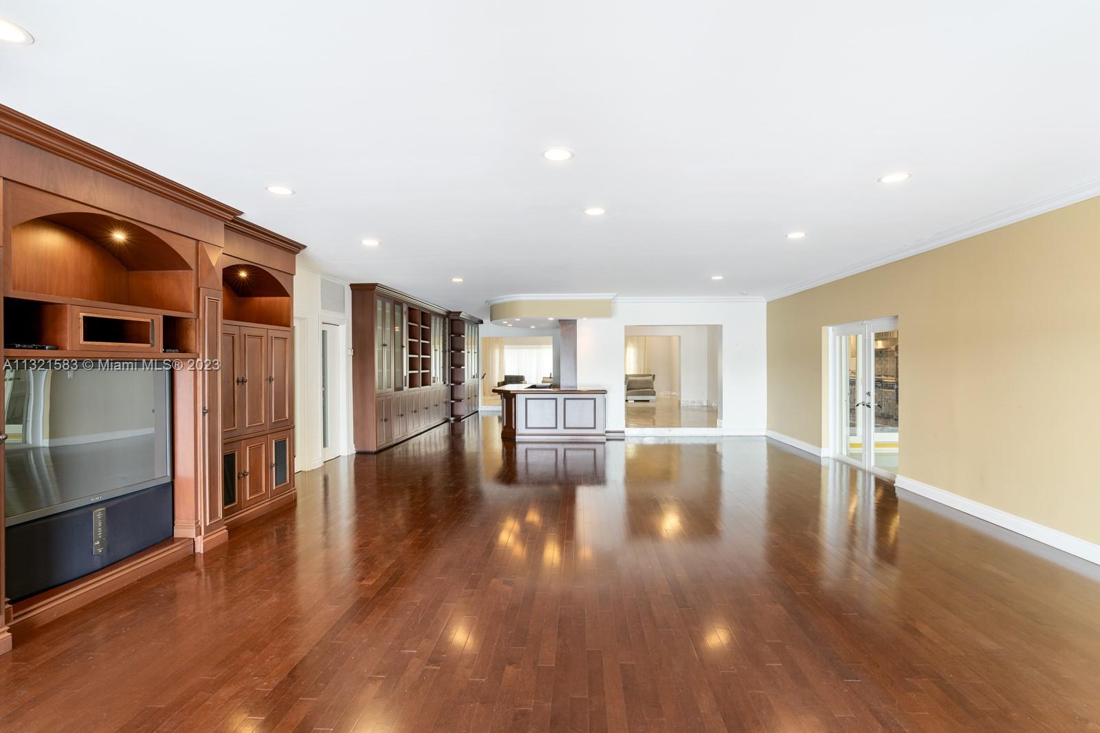 BISCAYNE POINT - Residential