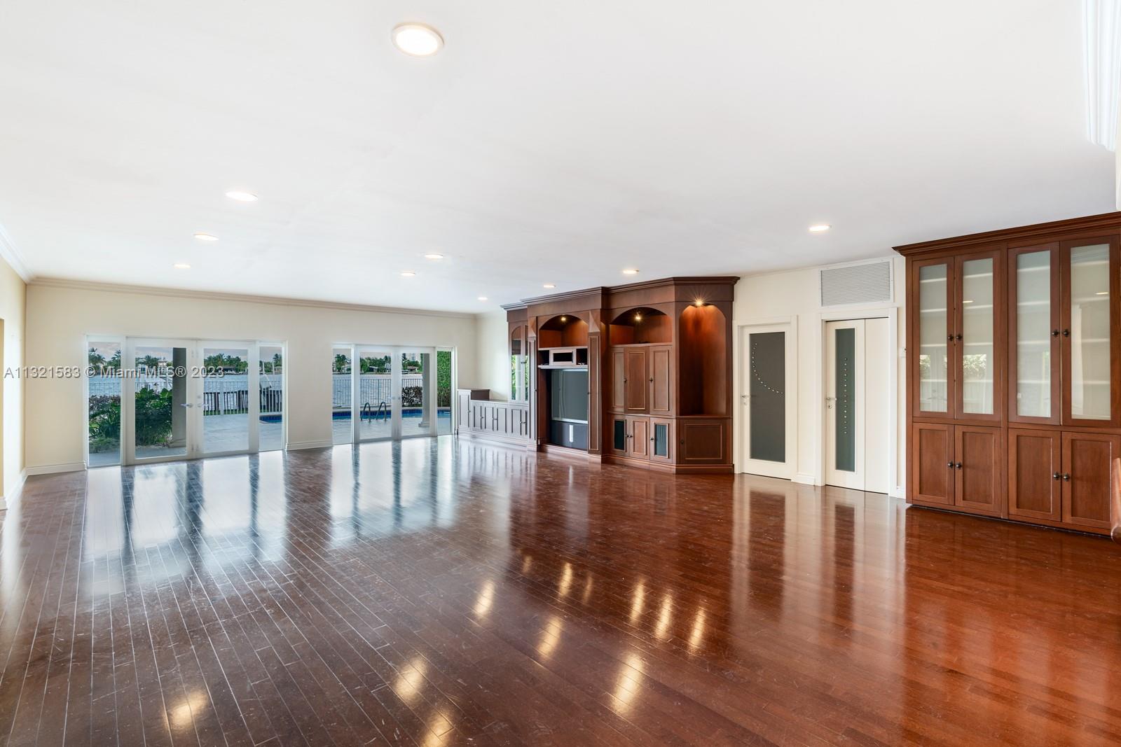 BISCAYNE POINT - Residential