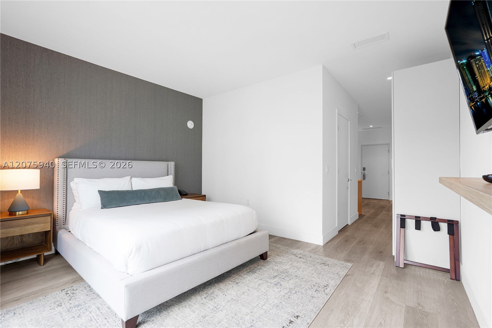 229 SW 9th St 404