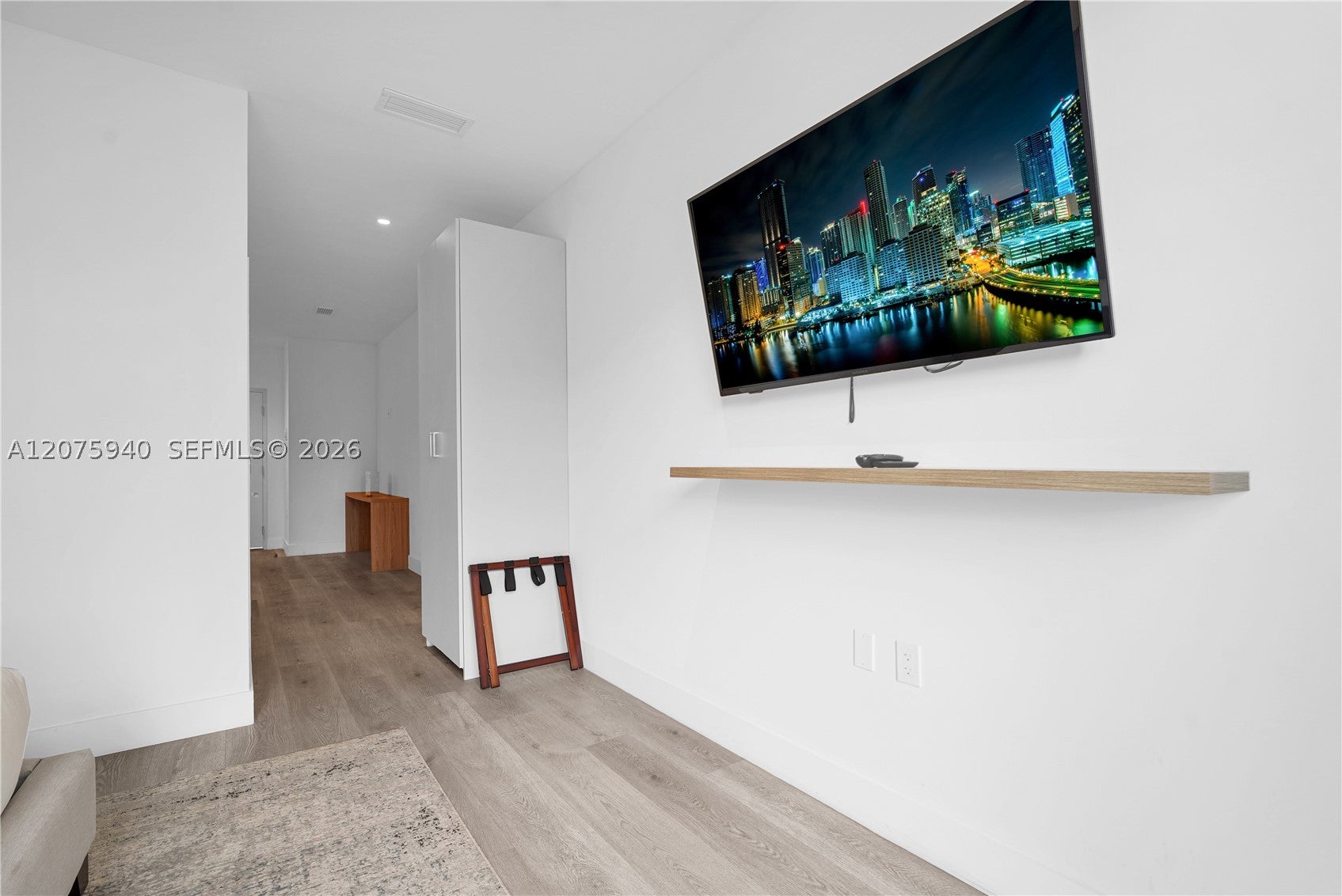 229 SW 9th St 404