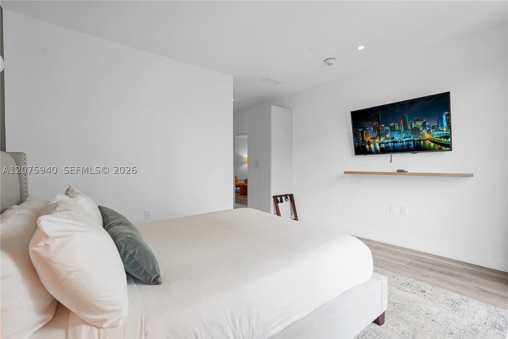 229 SW 9th St 404