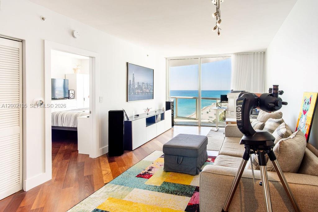 AKOYA CONDO - Residential