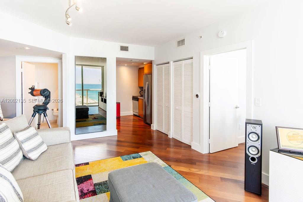 AKOYA CONDO - Residential