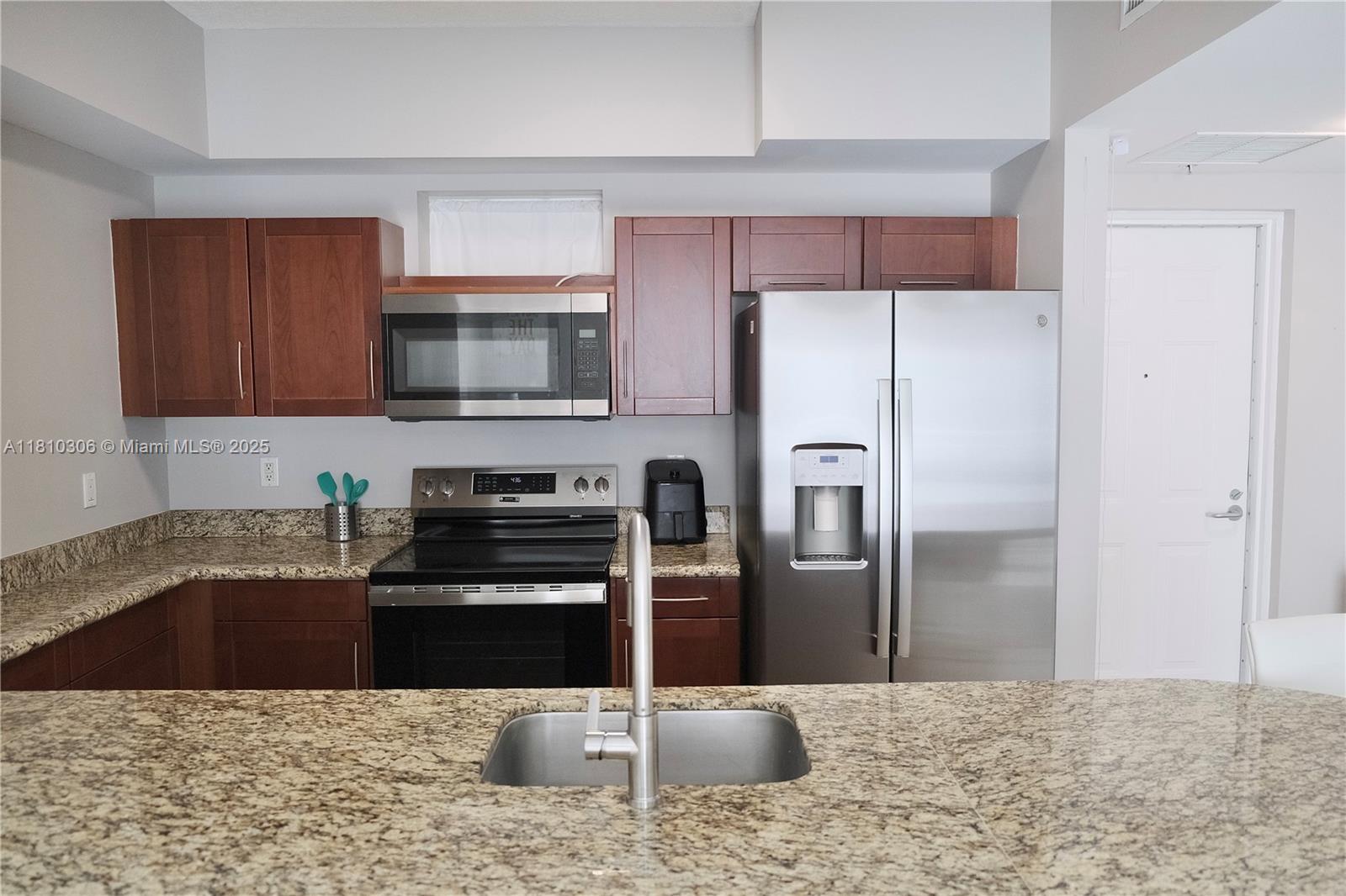 DOWNTOWN DADELAND CONDO N - Residential Lease