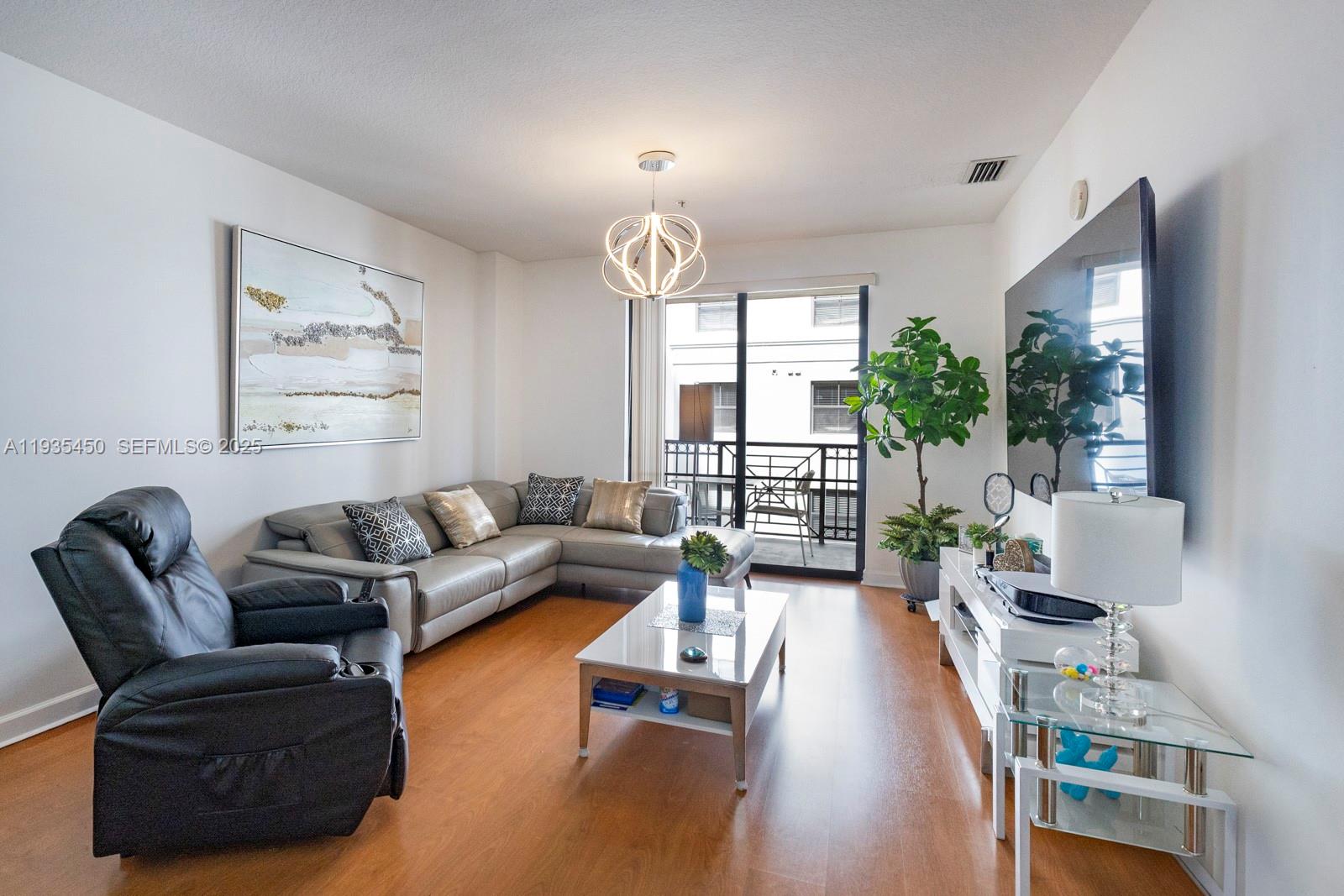 COLONNADE AT DADELAND SW - Residential