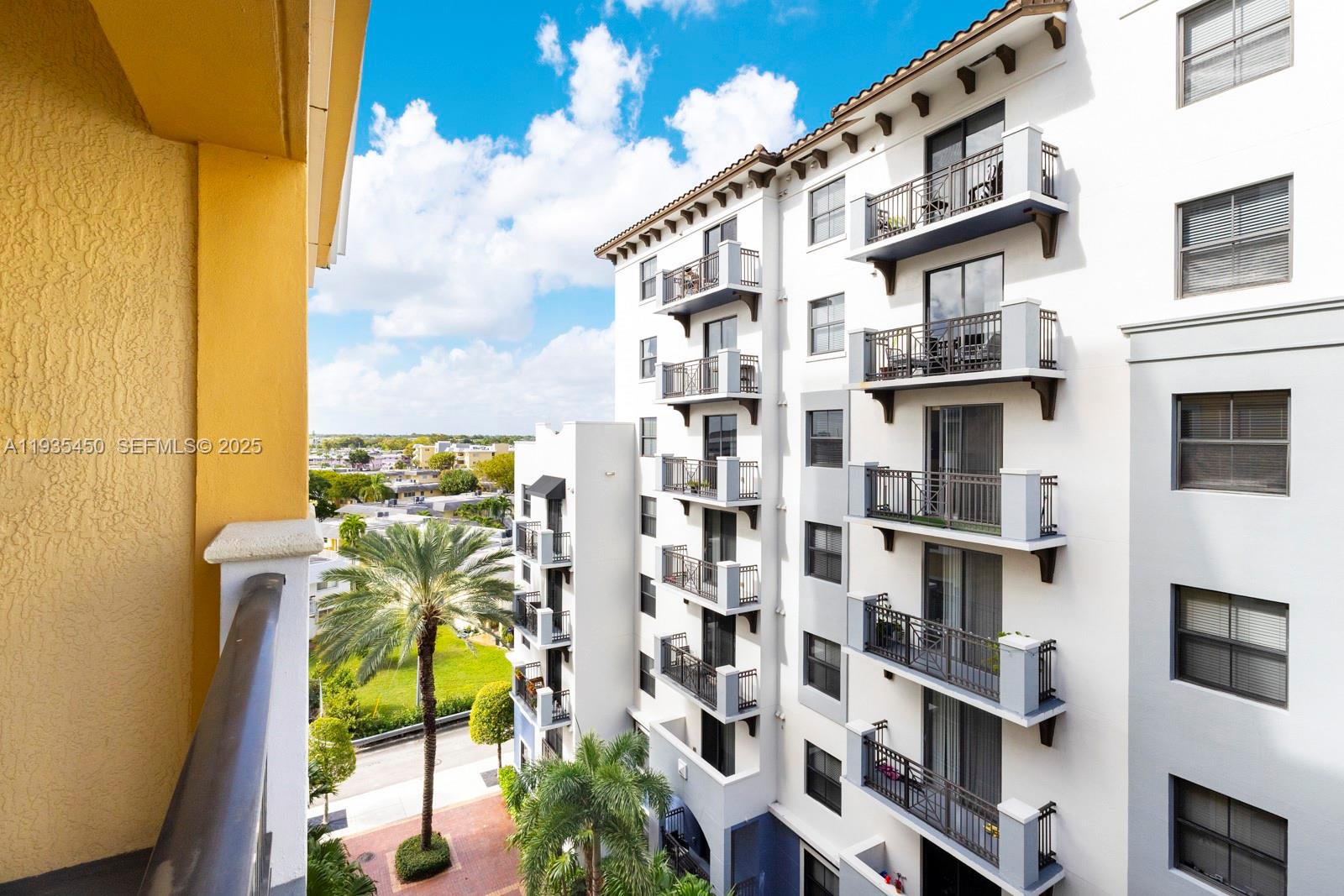 COLONNADE AT DADELAND SW - Residential