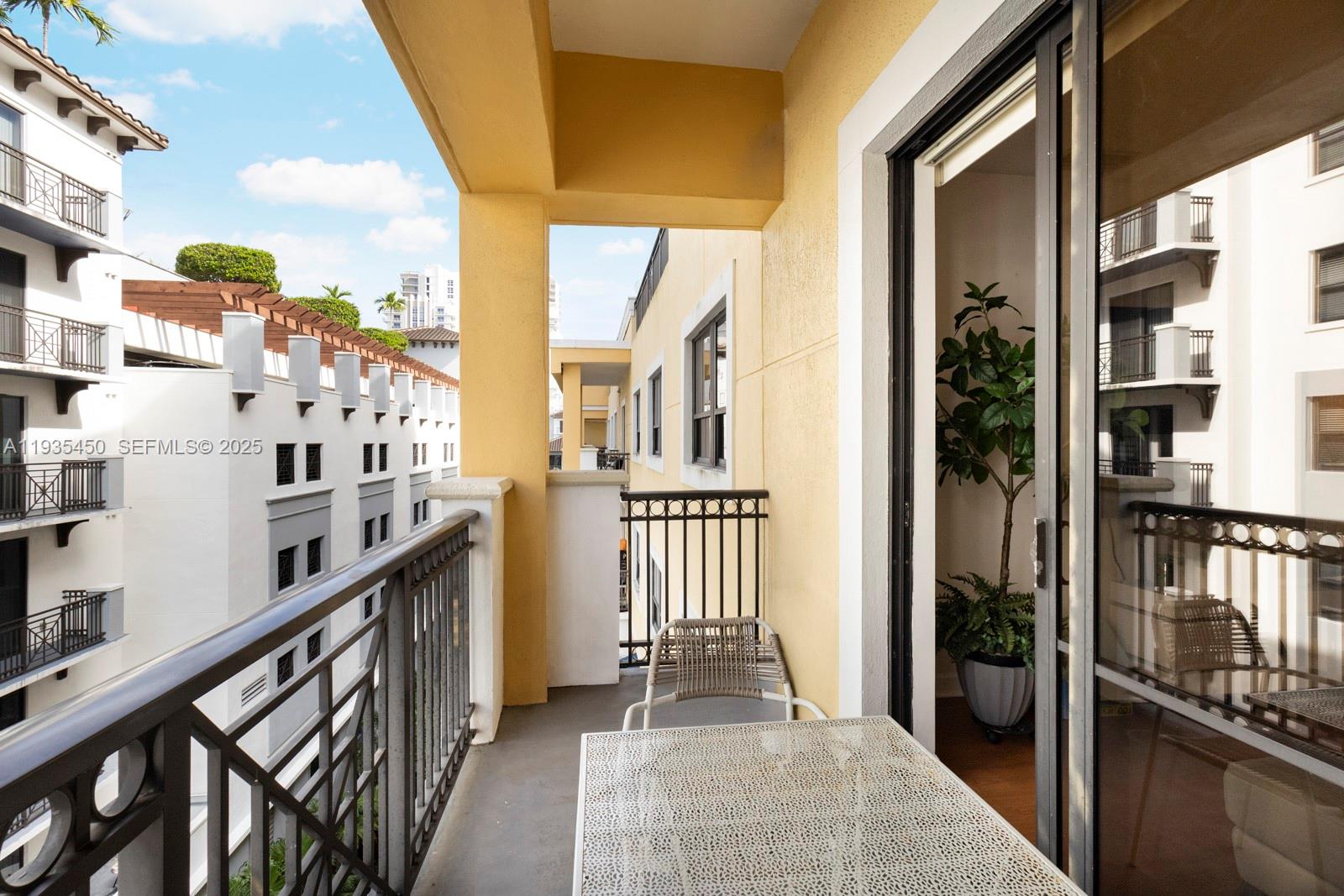 COLONNADE AT DADELAND SW - Residential