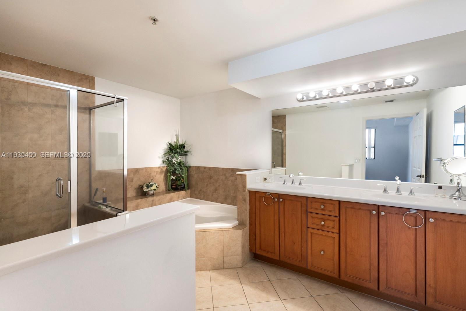 COLONNADE AT DADELAND SW - Residential