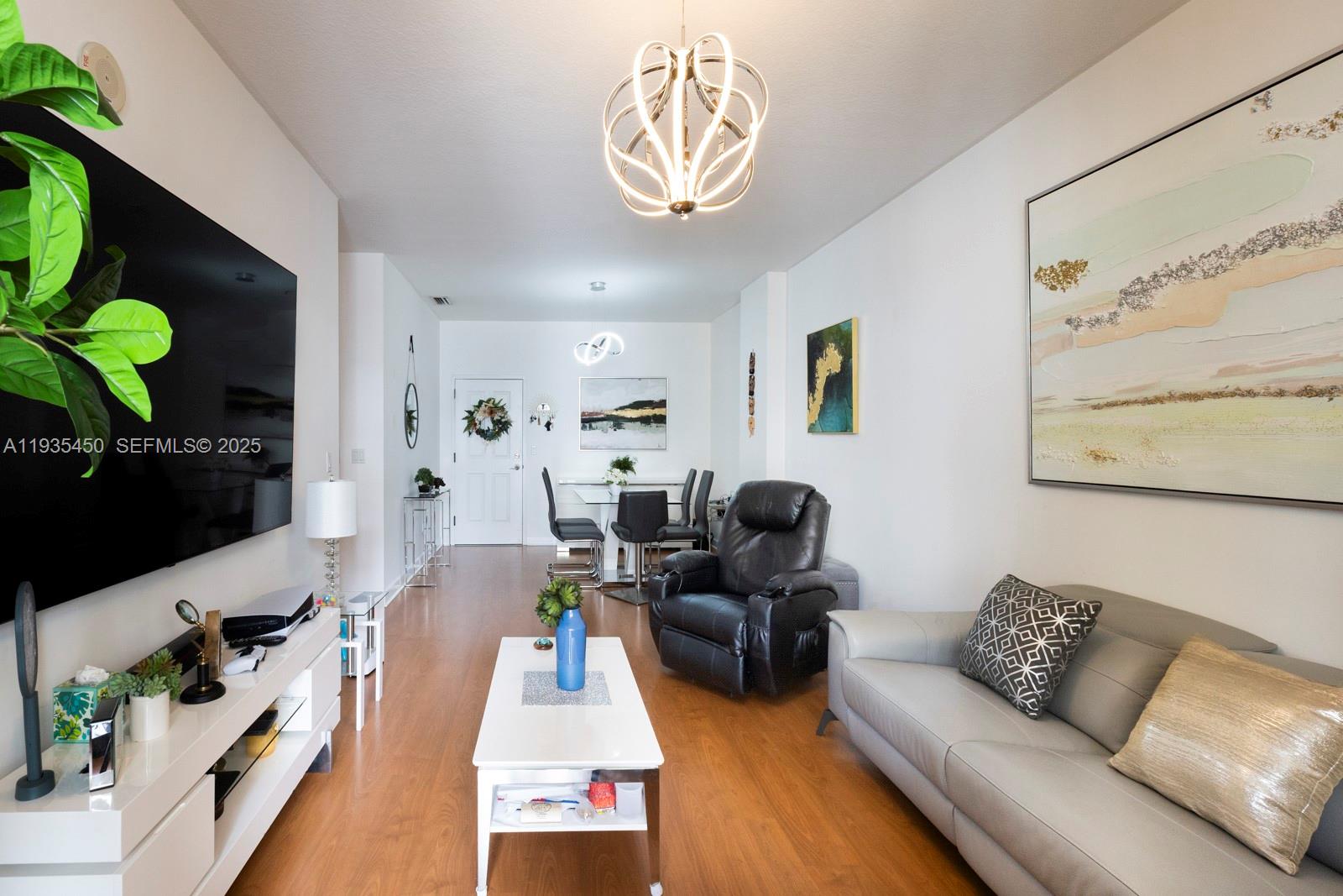 COLONNADE AT DADELAND SW - Residential