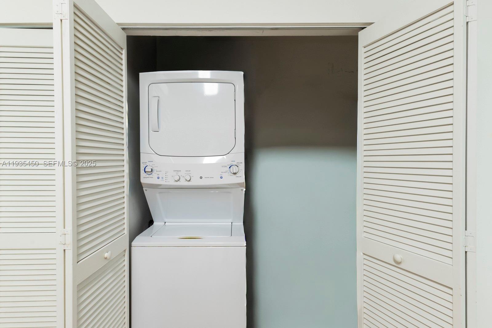 COLONNADE AT DADELAND SW - Residential