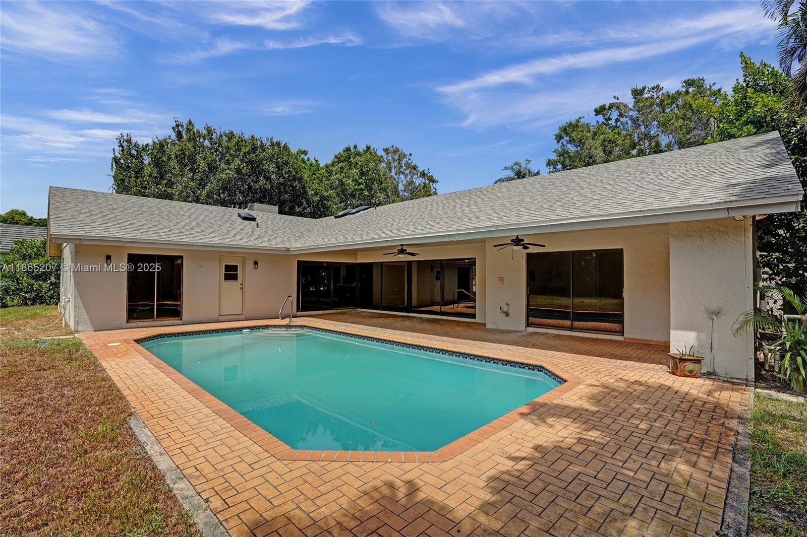 MEADOW WOOD OF THE LANDIN - Residential