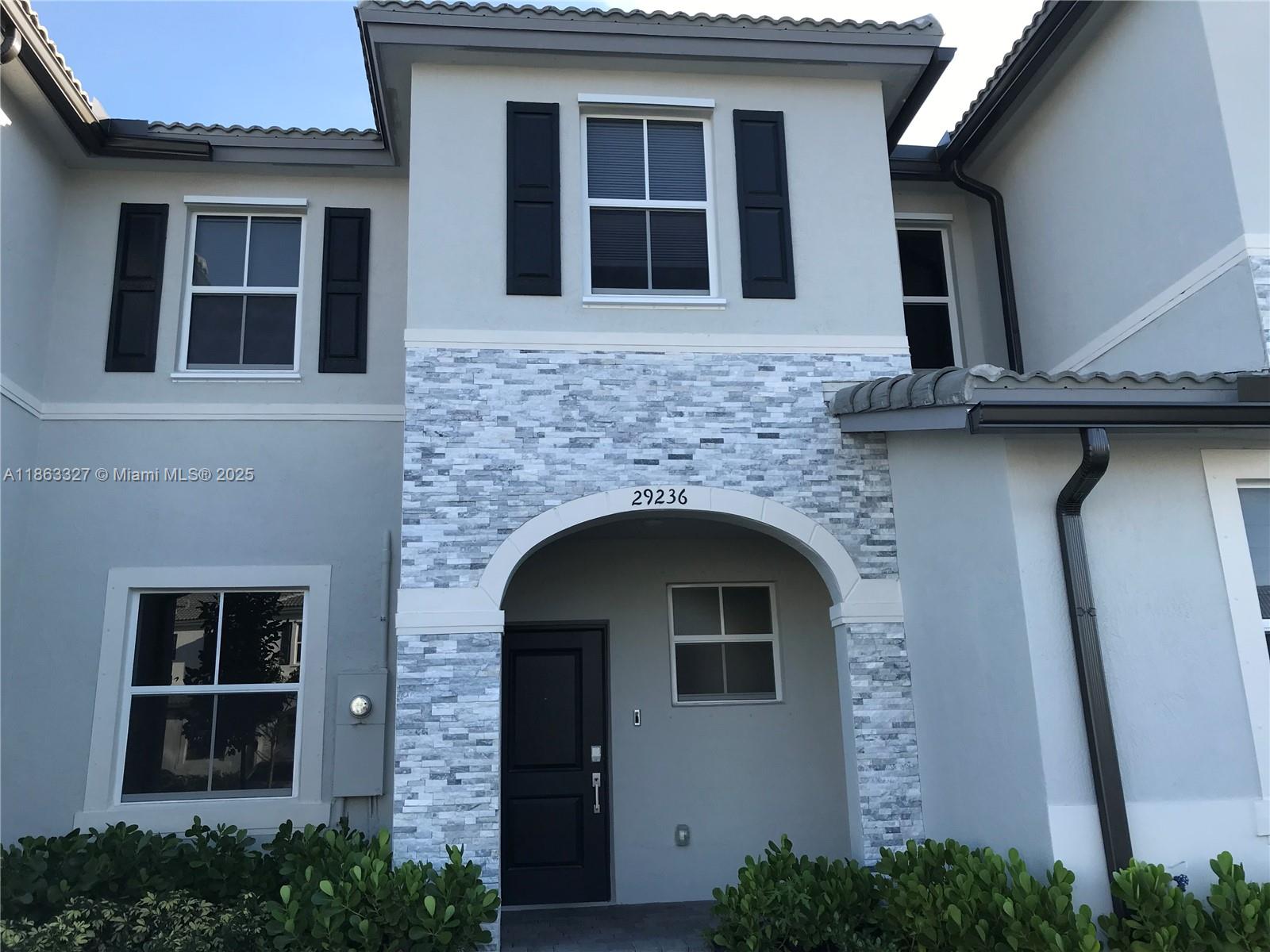 New construction villa in Cedar Point by Lennar! Amazing two story villa. Very spacious with an open concept kitchen great to be together. All 3 bedrooms upstairs with a half bathroom downstair and laundry room for convenience. Enjoy privacy with no neighbors in the backyard and access to a canal for you to enjoy and relax.
This beautiful property counts with a smart thermostat. Coming soon community amenities!! Close to expressway,shopping,dining,theater,Homestead Miami speedway,homestead outlet. This amazing opportunity won’t last. Come and see it!!