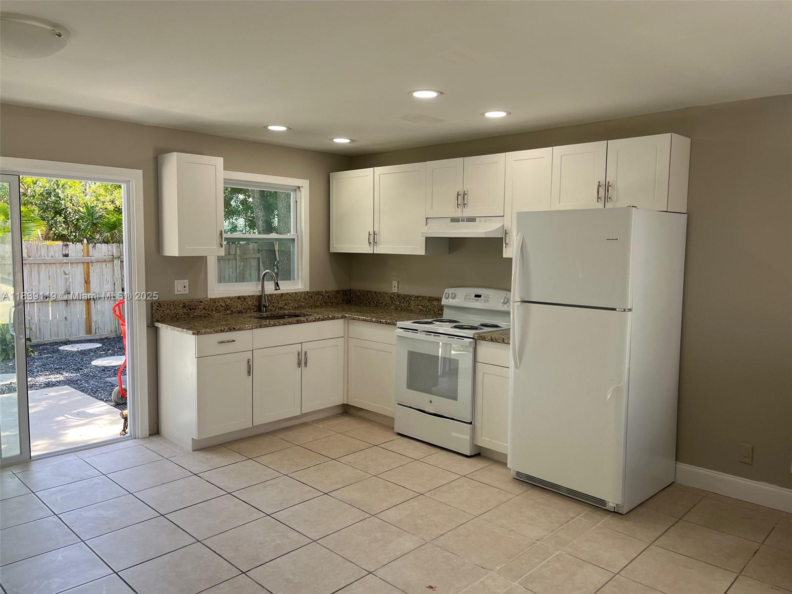 1140 NE 15th Ave R