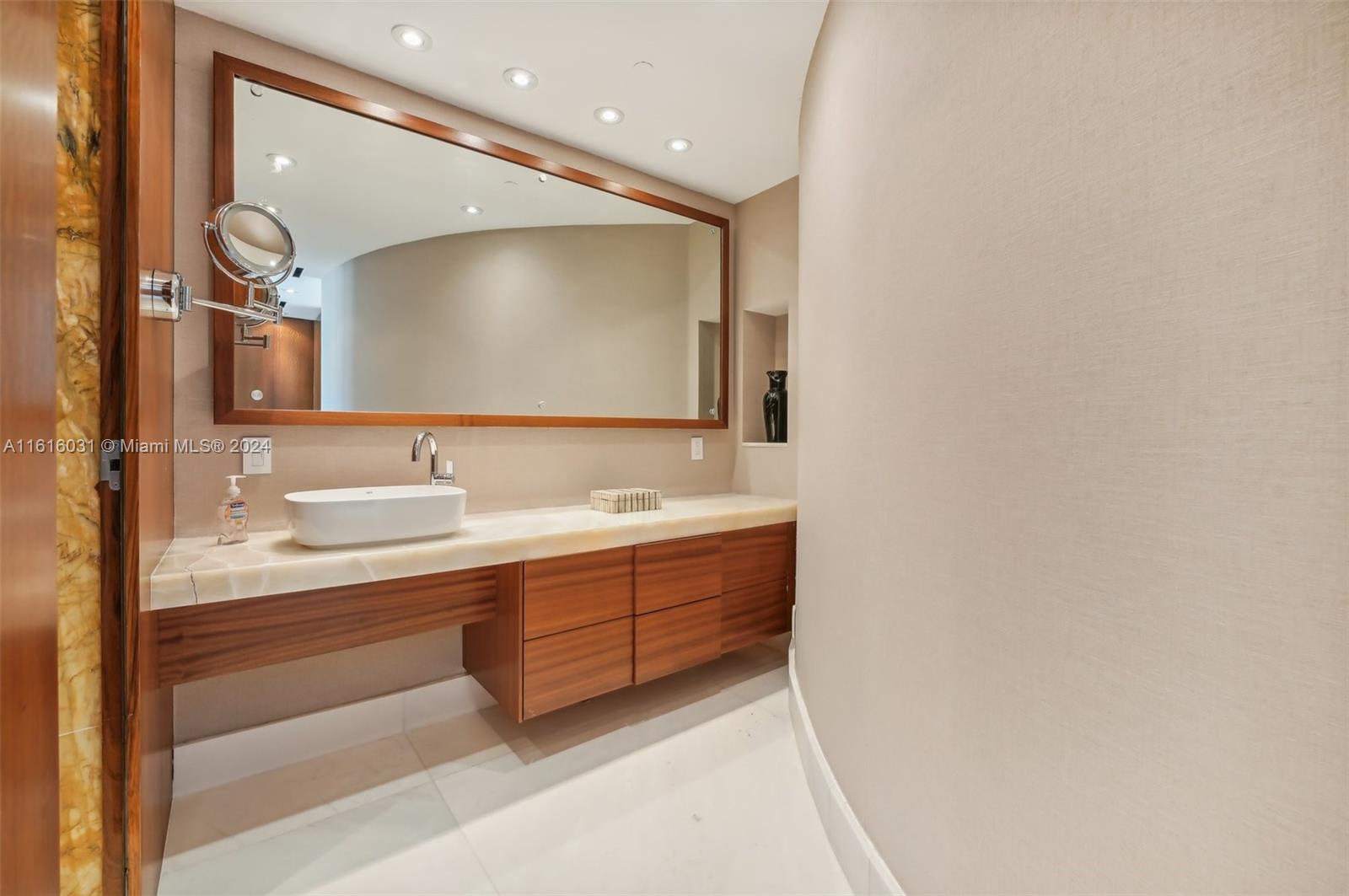 SANTA MARIA CONDO - Residential