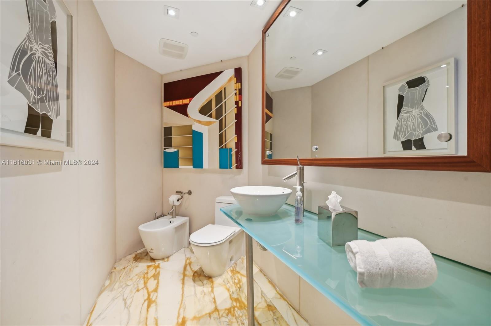 SANTA MARIA CONDO - Residential