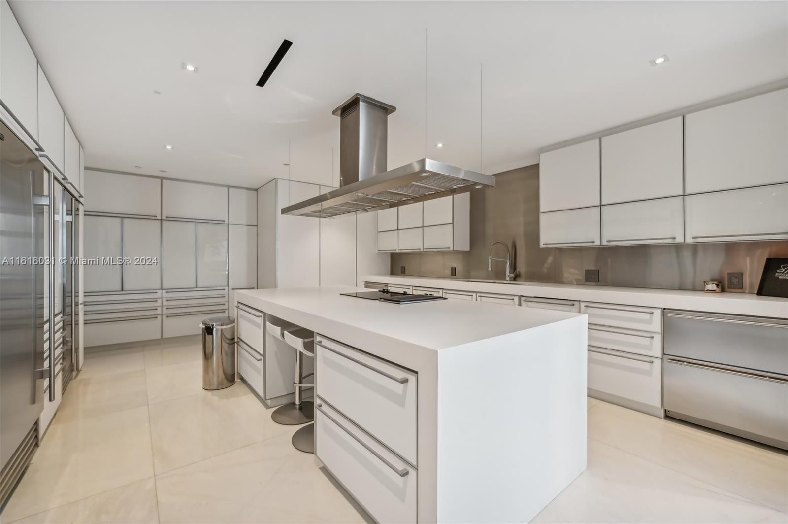 SANTA MARIA CONDO - Residential
