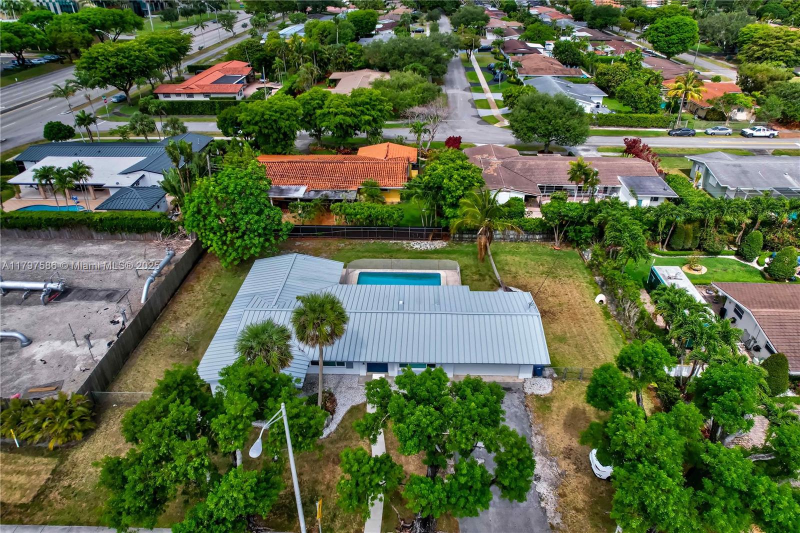 8700 Sw 87th Ave, Miami, Broward County, Florida - 3 Bedrooms  
2 Bathrooms - 