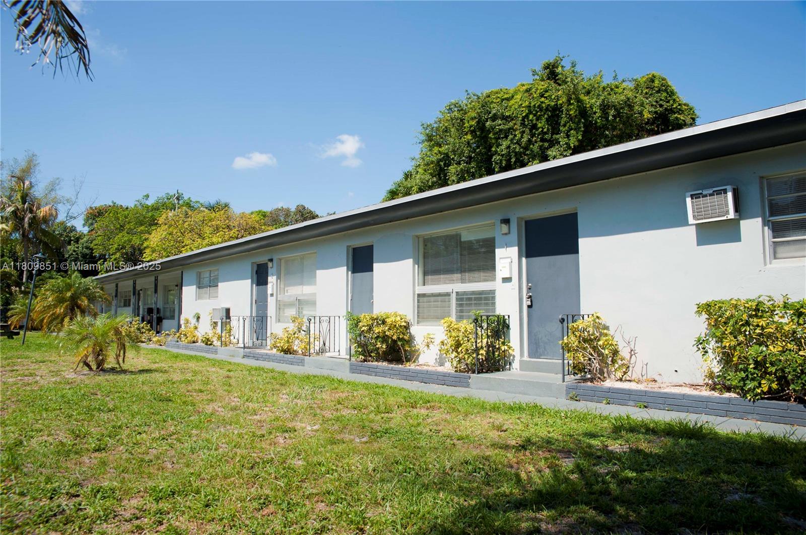 ¤HOLLYWOOD LITTLE RANCHES - Residential Income