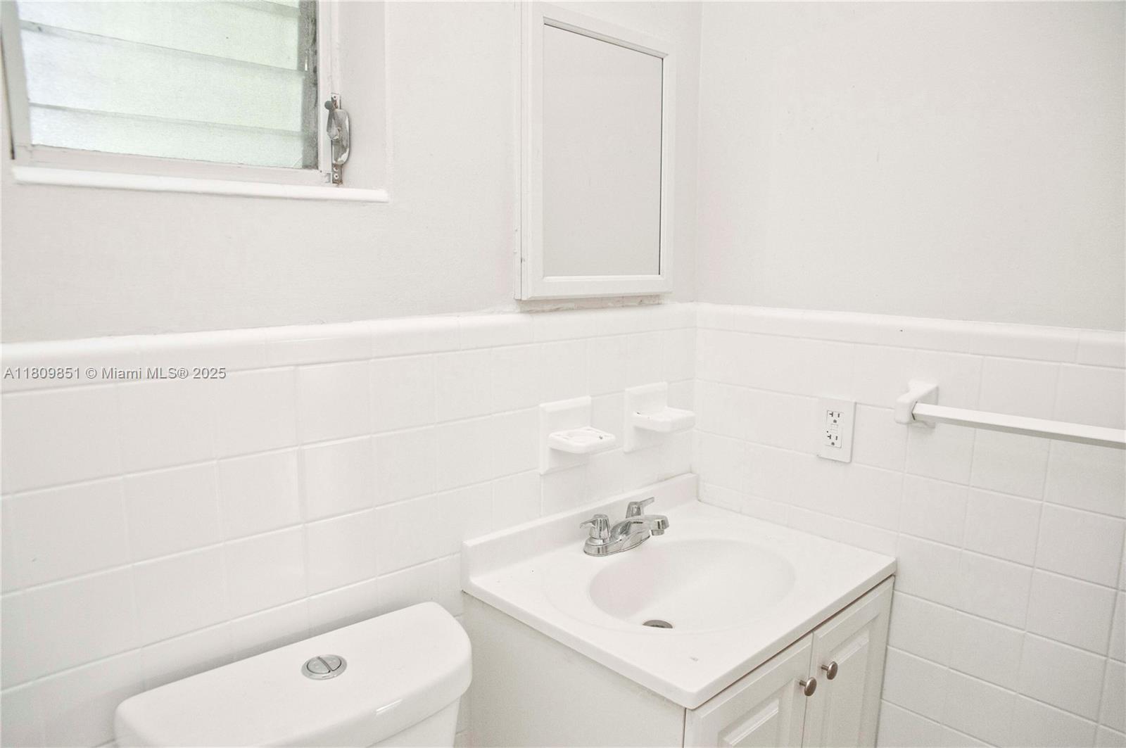 ¤HOLLYWOOD LITTLE RANCHES - Residential Income