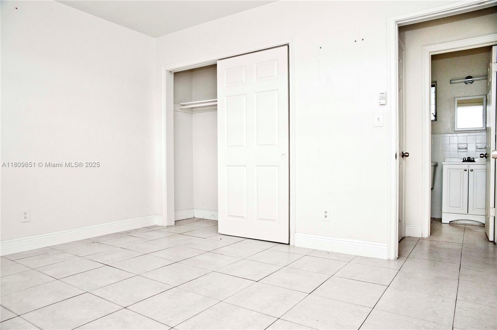 ¤HOLLYWOOD LITTLE RANCHES - Residential Income