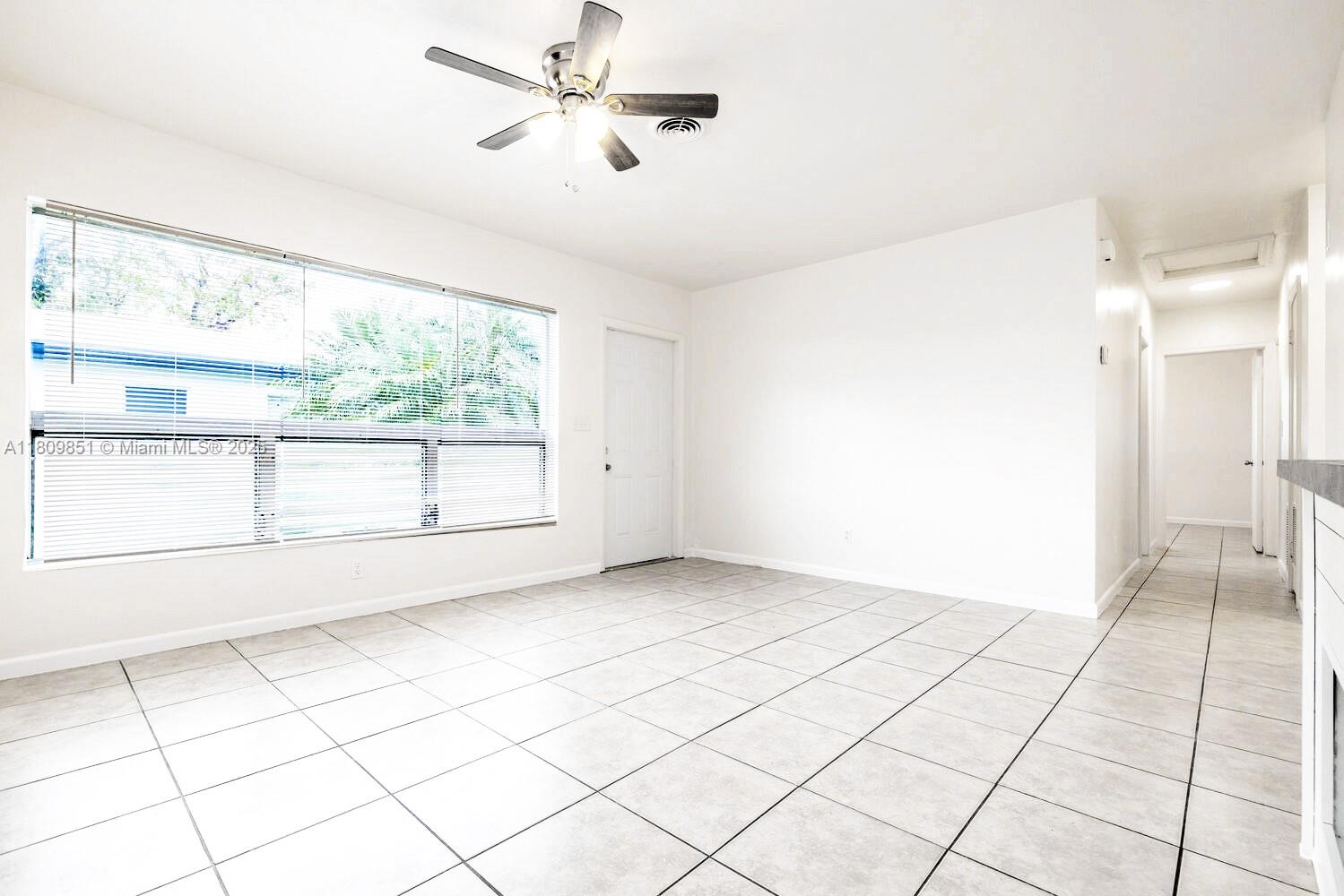 ¤HOLLYWOOD LITTLE RANCHES - Residential Income